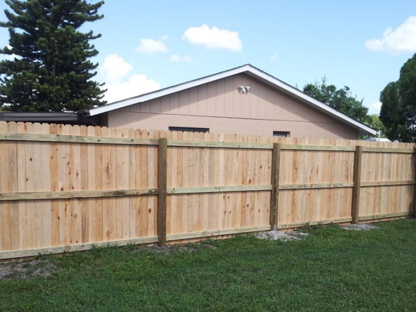 Charlotte County Florida stockade style wood fence