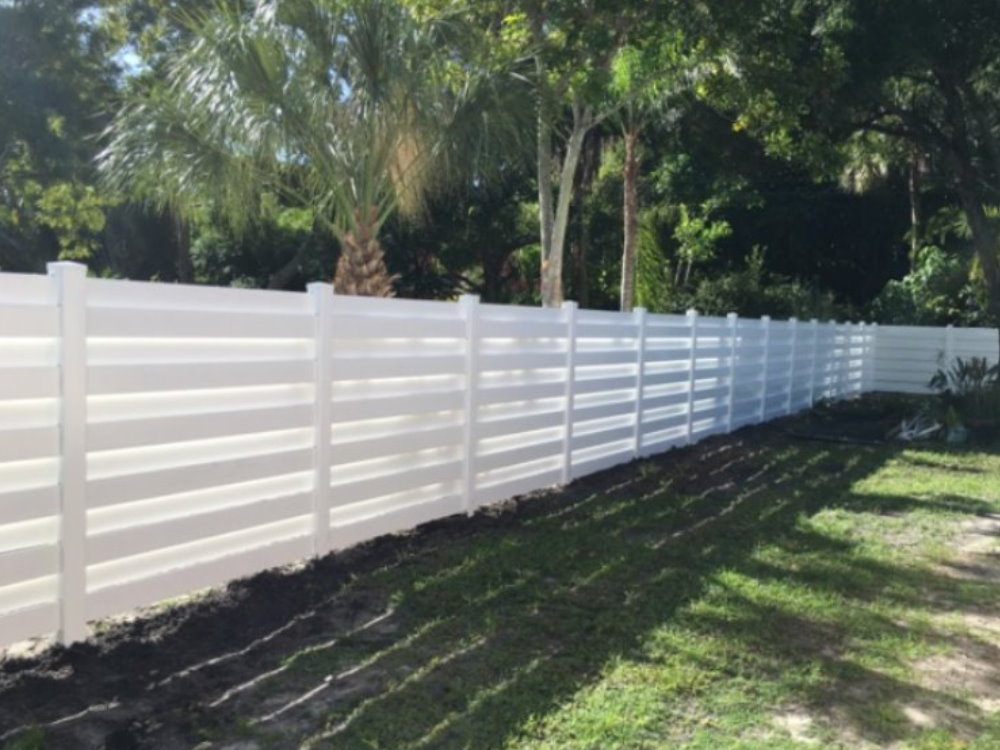 North Sarasota Florida vinyl privacy fencing