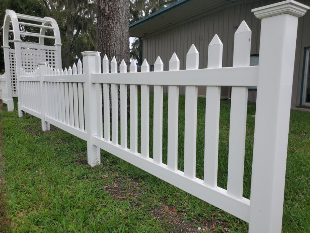 Sarasota, Florida Vinyl Fence Cape Cod style