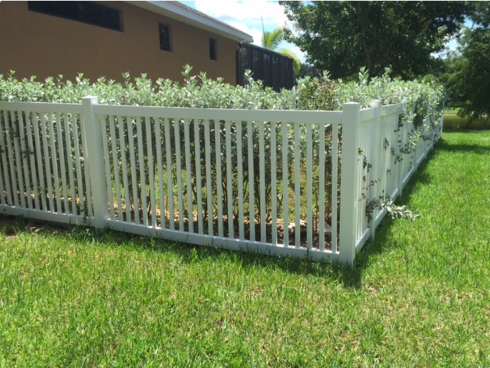 Sarasota, Florida Vinyl Fence Malibu style